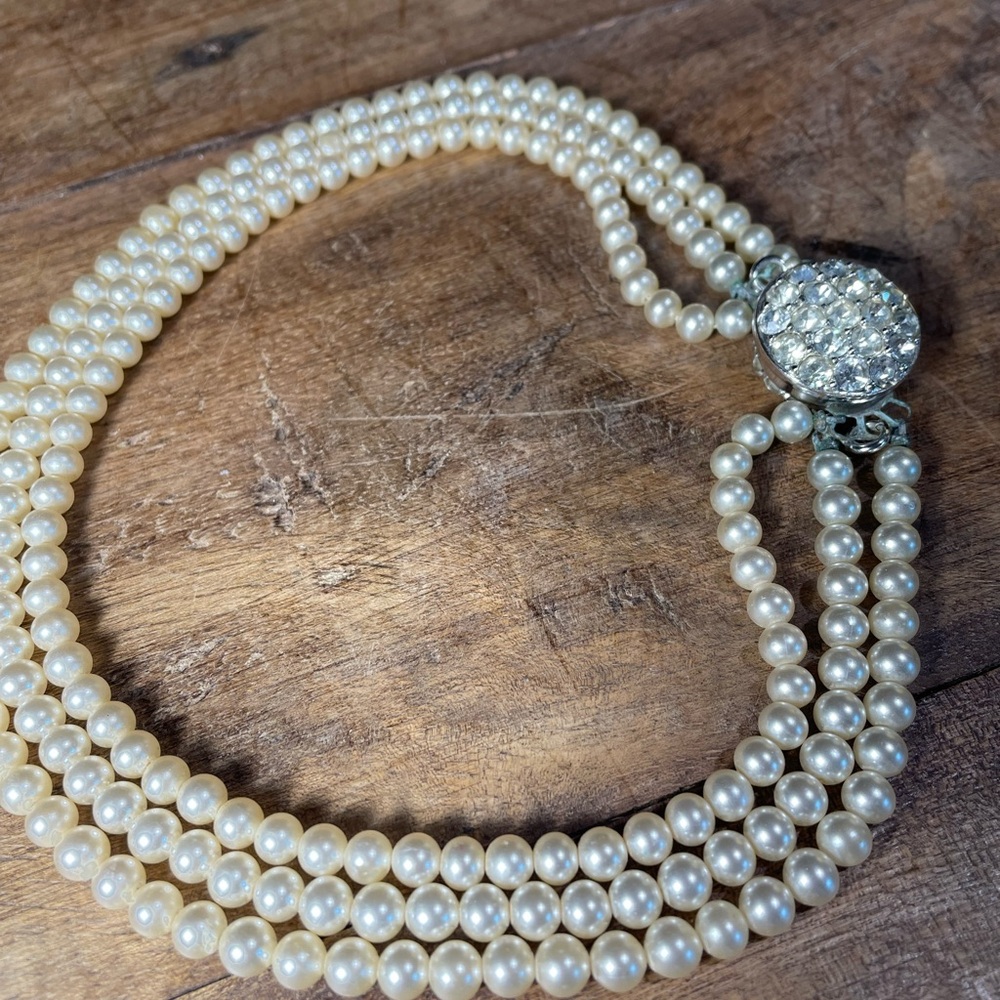 Vintage Sarah Coventry 3 strand pearl rhinestone push clasp Necklace